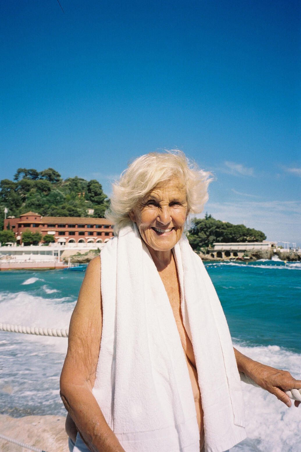 CLAUDIA ALBURQUERQUE